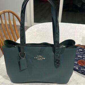 Coach Forest Green Leather Tote this a great bag never used /New w/strap